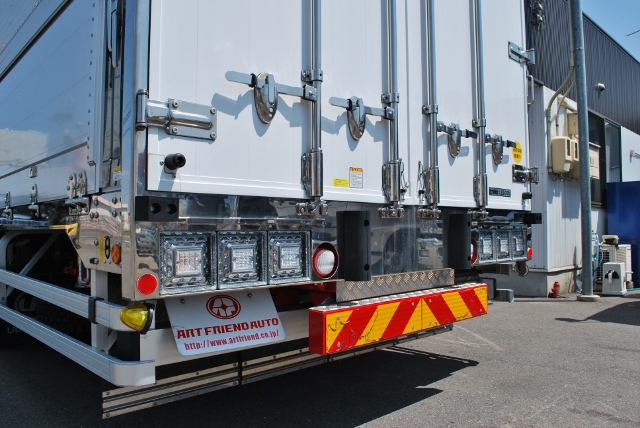 【327】UDトラックス　クオン　低床　アルミウイング　ハイルーフ　総輪エアサス