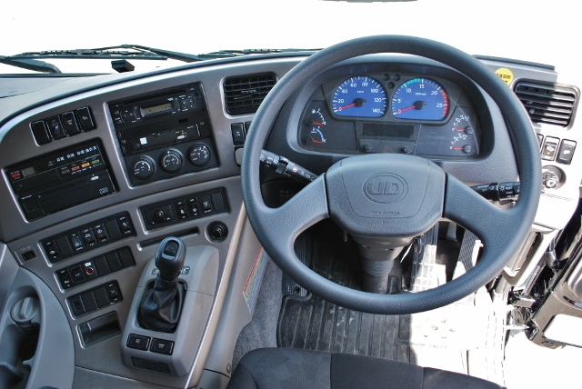 【327】UDトラックス　クオン　低床　アルミウイング　ハイルーフ　総輪エアサス