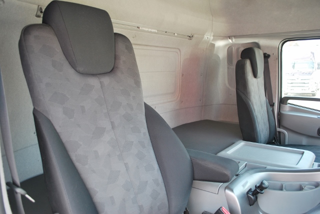 【327】UDトラックス　クオン　低床　アルミウイング　ハイルーフ　総輪エアサス