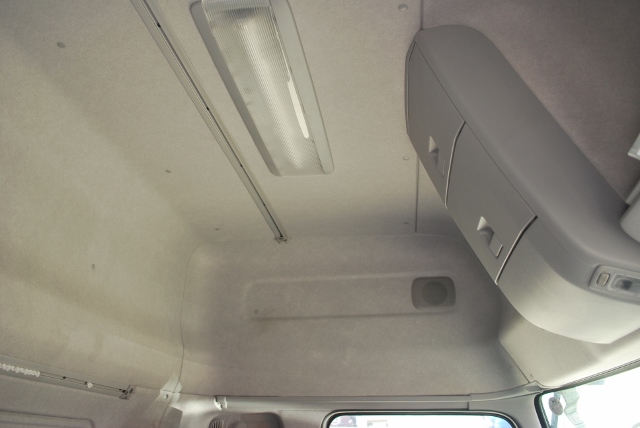 【327】UDトラックス　クオン　低床　アルミウイング　ハイルーフ　総輪エアサス