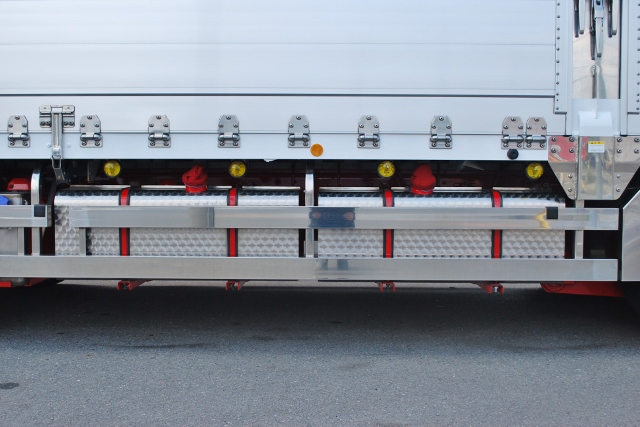 【312】ＵＤトラックスクオン　低床　アルミウイング　ハイルーフ　リヤエアサス