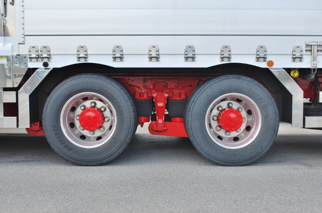 【312】ＵＤトラックスクオン　低床　アルミウイング　ハイルーフ　リヤエアサス