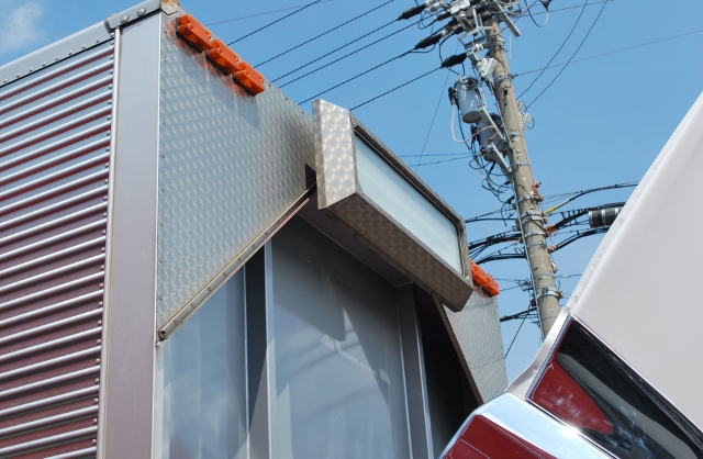 【312】ＵＤトラックスクオン　低床　アルミウイング　ハイルーフ　リヤエアサス