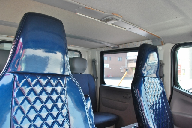 【413】三菱キャンターガッツ　Ｗキャブ　平ボデー　垂直ゲート