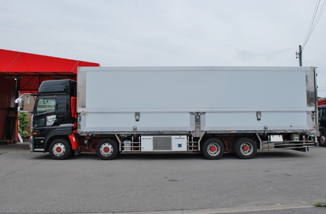 【425】UDトラックス　クオン　低床　冷凍ウイング　ハイルーフ　リアエアサス