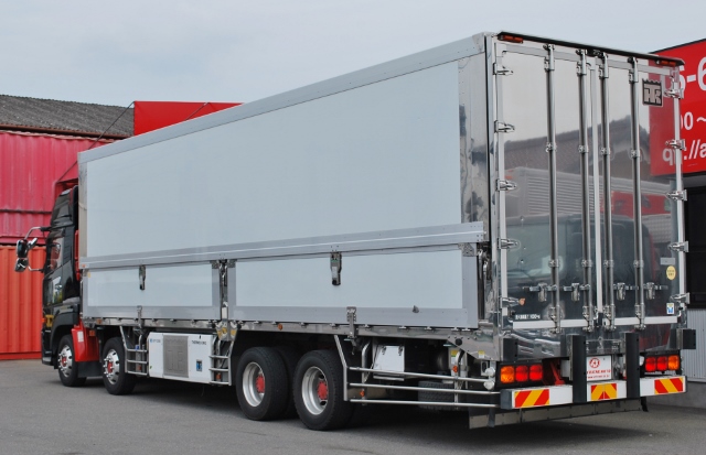 【425】UDトラックス　クオン　低床　冷凍ウイング　ハイルーフ　リアエアサス