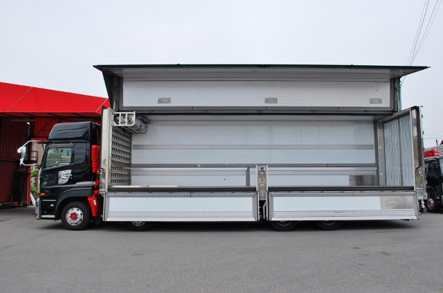 【425】UDトラックス　クオン　低床　冷凍ウイング　ハイルーフ　リアエアサス