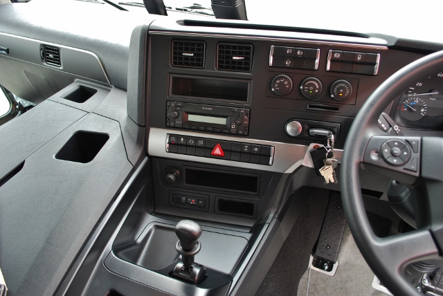 ★【564】登録済未使用車　三菱ふそうスーパーグレート　低床アルミウイング