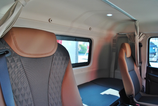 【464】日野　グラプロ　4軸後輪エアサス　4段ユニック　ラジコンフックイン