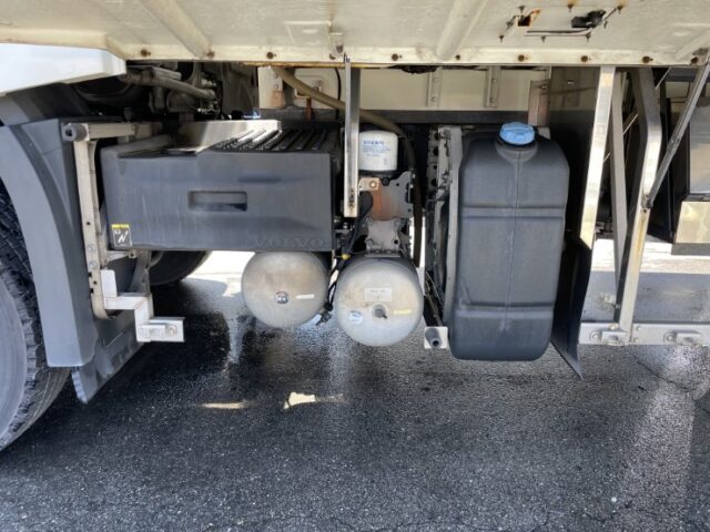 H29　ボルボ　FH　3軸　ウィング　造りボデー　エアロ車