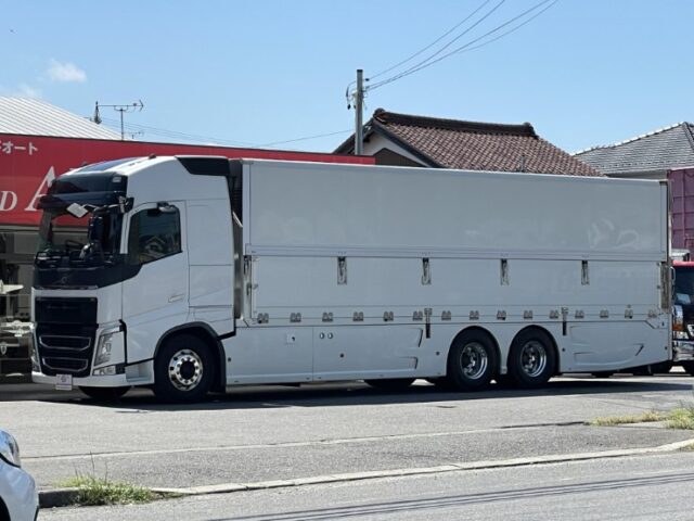 H29　ボルボ　FH　3軸　ウィング　造りボデー　エアロ車