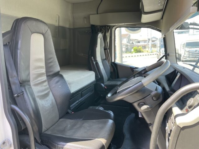 H29　ボルボ　FH　3軸　ウィング　造りボデー　エアロ車