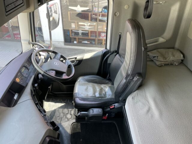 H29　ボルボ　FH　3軸　ウィング　造りボデー　エアロ車