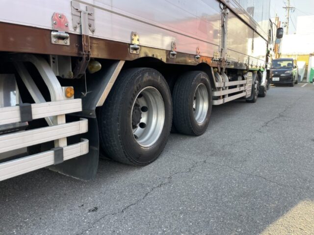 いすゞ　ギガ　冷凍ウィング　リアエアサス　リア門工ステンレス