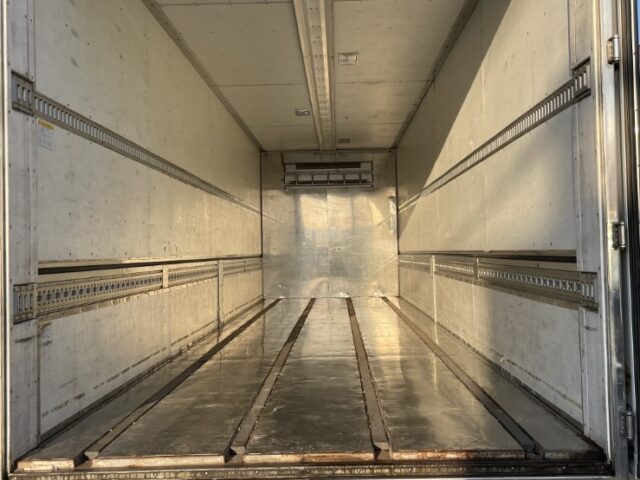 いすゞ　ギガ　冷凍ウィング　リアエアサス　リア門工ステンレス