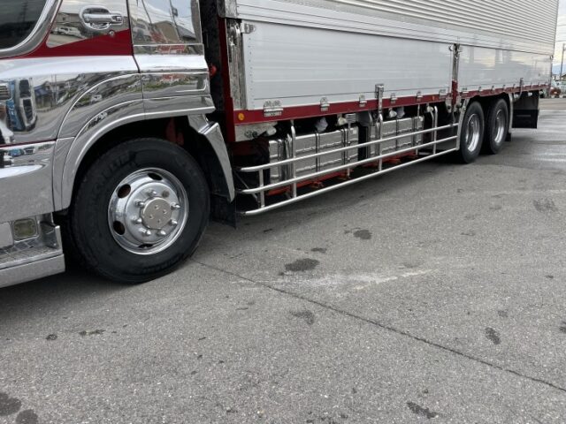 日野　プロフィア　ウィング　リアエアサス　メッキ多数　架装多数　