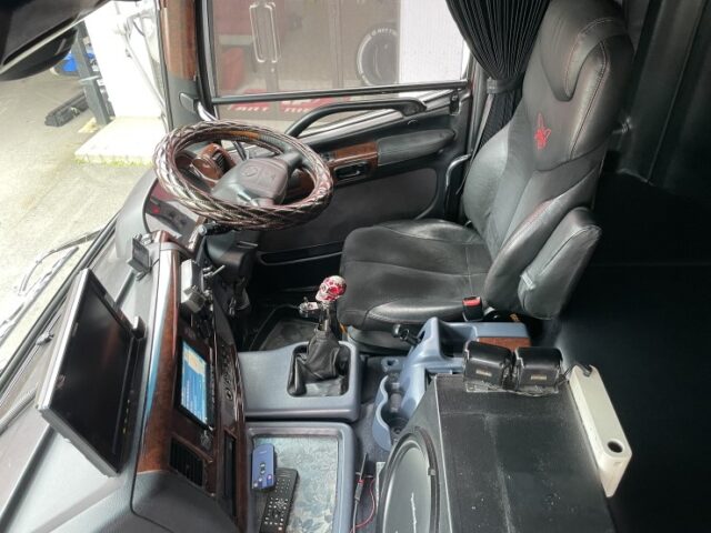 日野　プロフィア　ウィング　リアエアサス　メッキ多数　架装多数　