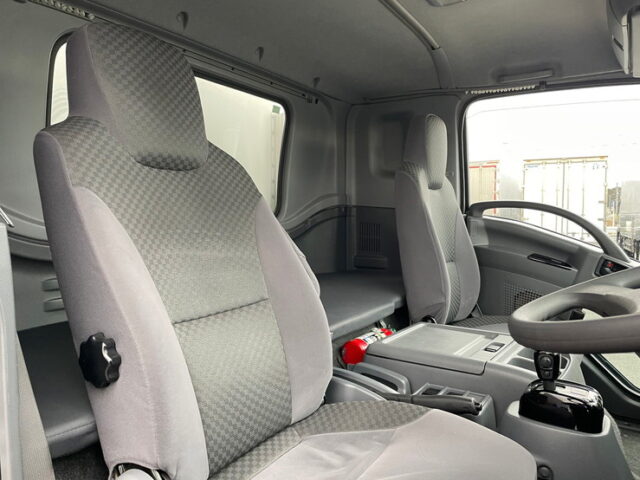 【1395】H29 フォワード　冷凍バン　格納PG