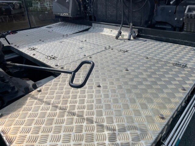 三菱ふそう　スーパーグレート　トレーラーヘッド　メッキ多数　7MT　