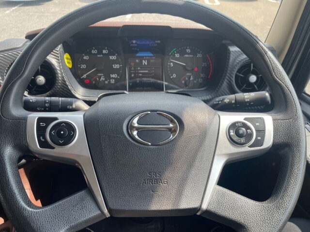 日野　プロフィア　ハイルーフ　ウィング　アルミホイール　ステンレスサイドバンパー　リア門口ステンレス　　