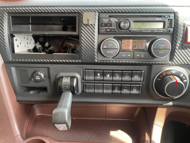 日野　プロフィア　ハイルーフ　ウィング　アルミホイール　ステンレスサイドバンパー　リア門口ステンレス　　