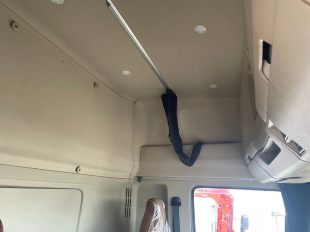 日野　プロフィア　ハイルーフ　ウィング　アルミホイール　ステンレスサイドバンパー　リア門口ステンレス　　