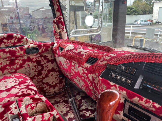 いすゞ　フォワード　庫内部屋仕様　ステンレスパーツ多数　ロケット