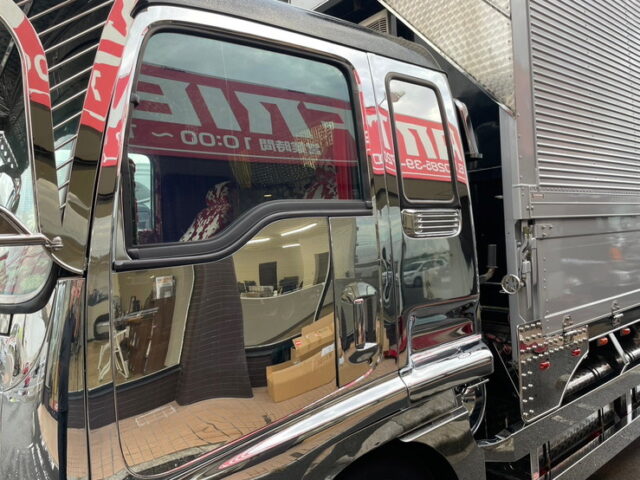 いすゞ　フォワード　庫内部屋仕様　ステンレスパーツ多数　ロケット