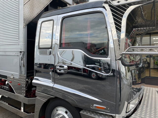 いすゞ　フォワード　庫内部屋仕様　ステンレスパーツ多数　ロケット