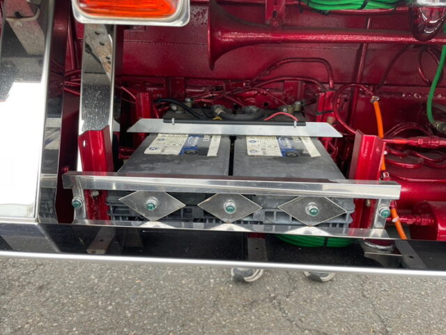 いすゞ　フォワード　庫内部屋仕様　ステンレスパーツ多数　ロケット