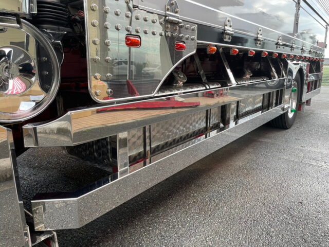 いすゞ　フォワード　庫内部屋仕様　ステンレスパーツ多数　ロケット