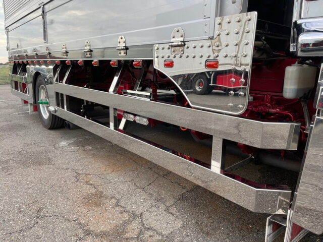 いすゞ　フォワード　庫内部屋仕様　ステンレスパーツ多数　ロケット