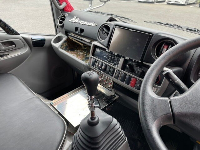 日野　デュトロ　冷凍バン　横扉　オバＱバンパー　ステンレス多数　キーストン