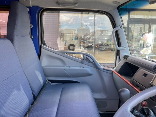 三菱ふそう:キャンター:Wキャブ:5MT:110馬力:6人乗り
