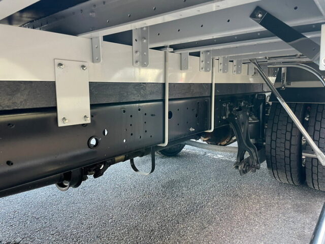 【764】R3　17レンジャー　造りボディ　冷凍ウィング　6500ボディセミワイド　エアサス　90アオリ