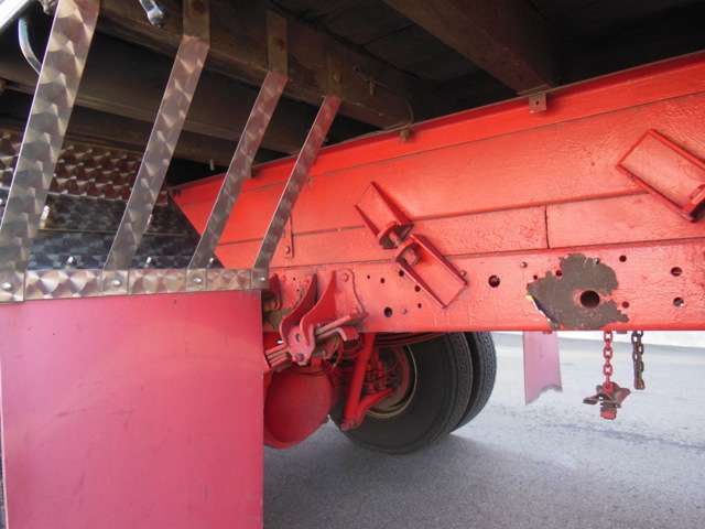 日野自動車　レンジャープロ　造り平ボデー