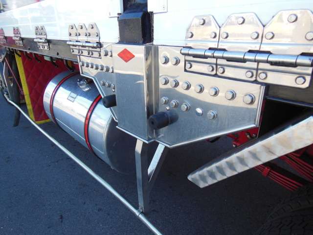 日野自動車　レンジャープロ　造り平ボデー