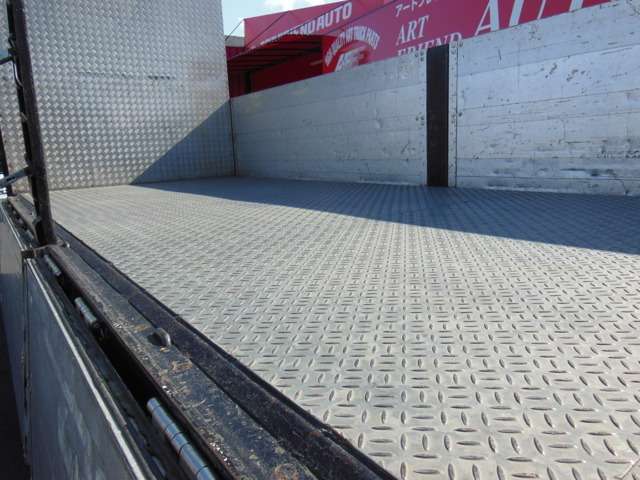 日野自動車　レンジャープロ　造り平ボデー