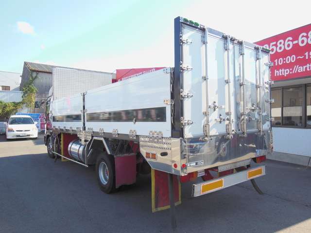 日野自動車　レンジャープロ　造り平ボデー