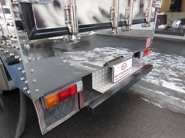 三菱　キャンターガッツ　造り平ボデー　 （ブラック）