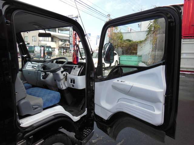 三菱　キャンターガッツ　造り平ボデー　 （ブラック）