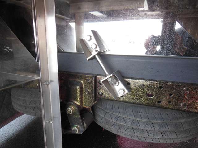 三菱　キャンターガッツ　造り平ボデー　 （ブラック）