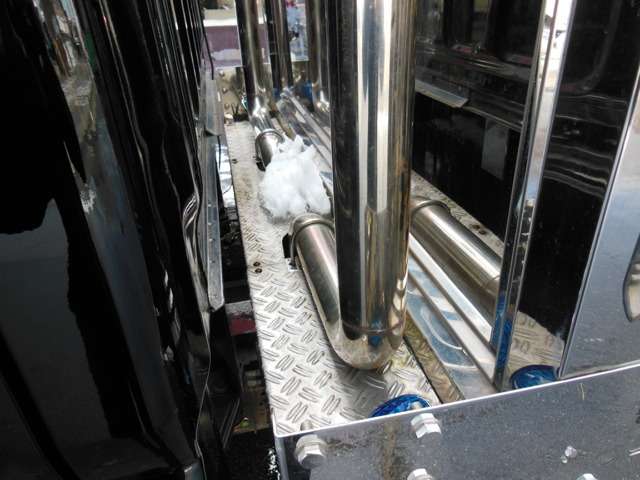 三菱　キャンターガッツ　造り平ボデー　 （ブラック）