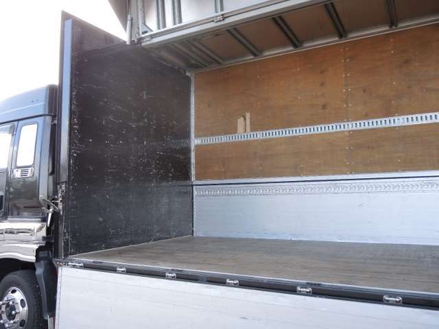 いすゞ　ギガ　アルミウィング　 （ブラック）