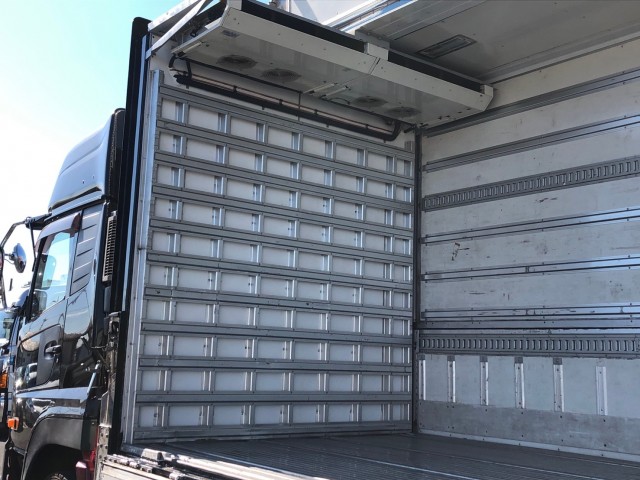 【332】ＵＤトラックスクオン　低床　冷凍ウイング　総輪エアサス　ハイルーフ