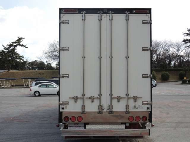 いすゞ　ギガ　アルミウィング　 （ブラック）