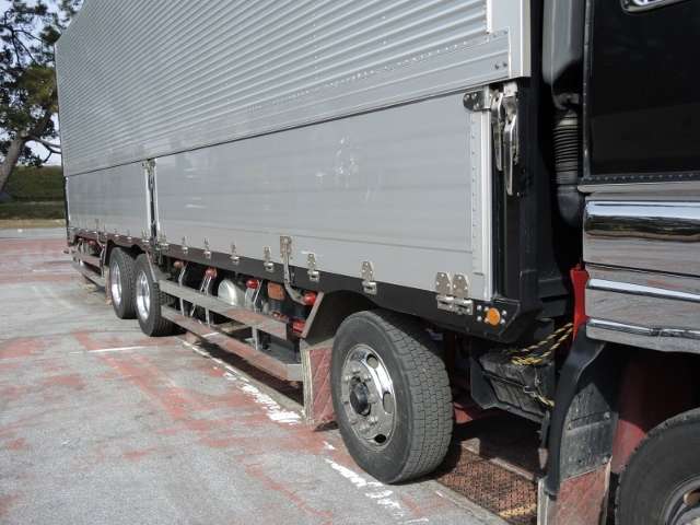 いすゞ　ギガ　アルミウィング　 （ブラック）