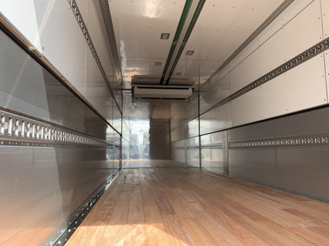 【930】R3　ファイター　冷凍ウィング　造りボディ　未使用車　240馬力　90アオリ